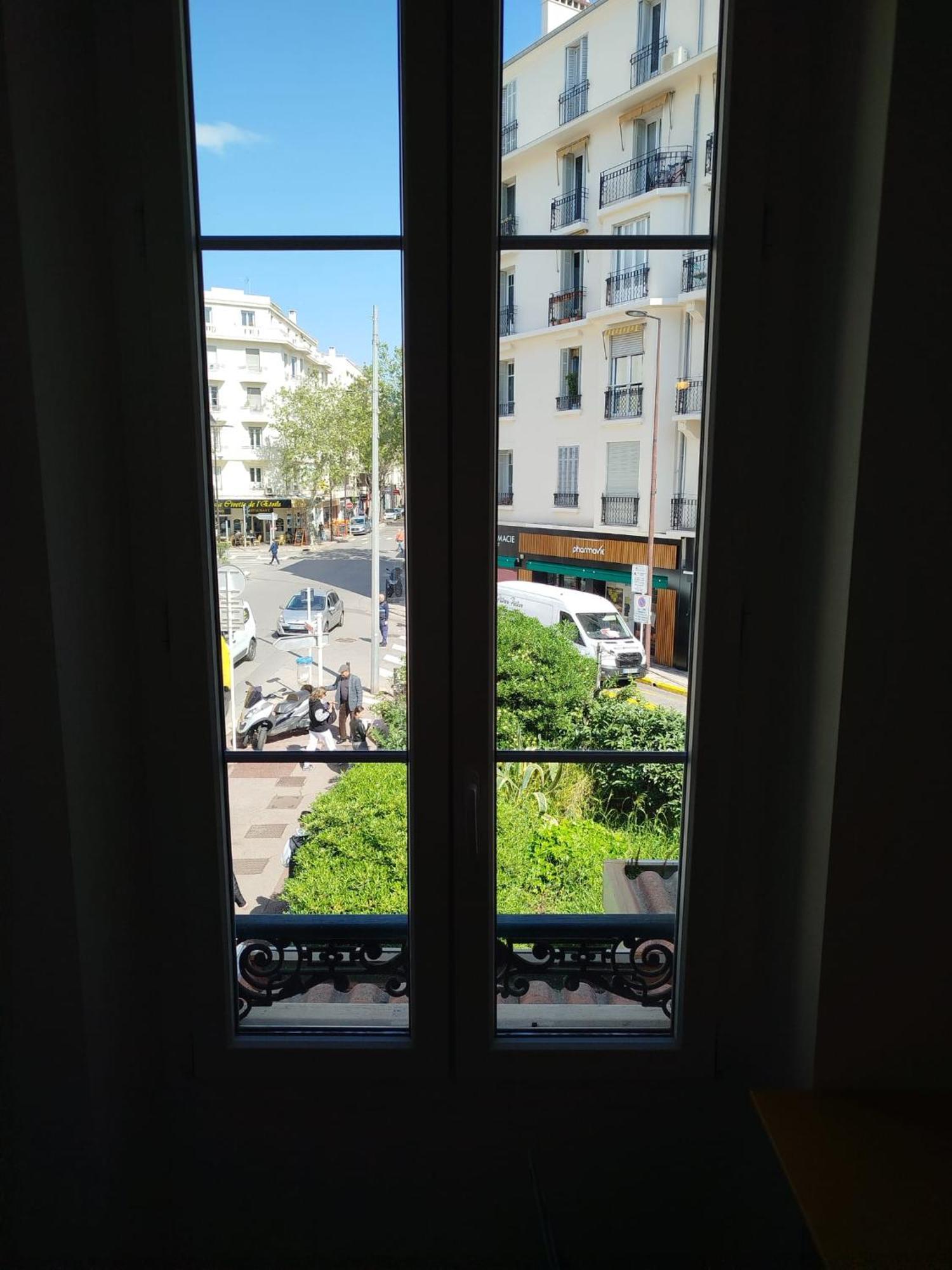 Plein Sud - Moderne Avec Mezzanine- Hyper Centre - Proche Port